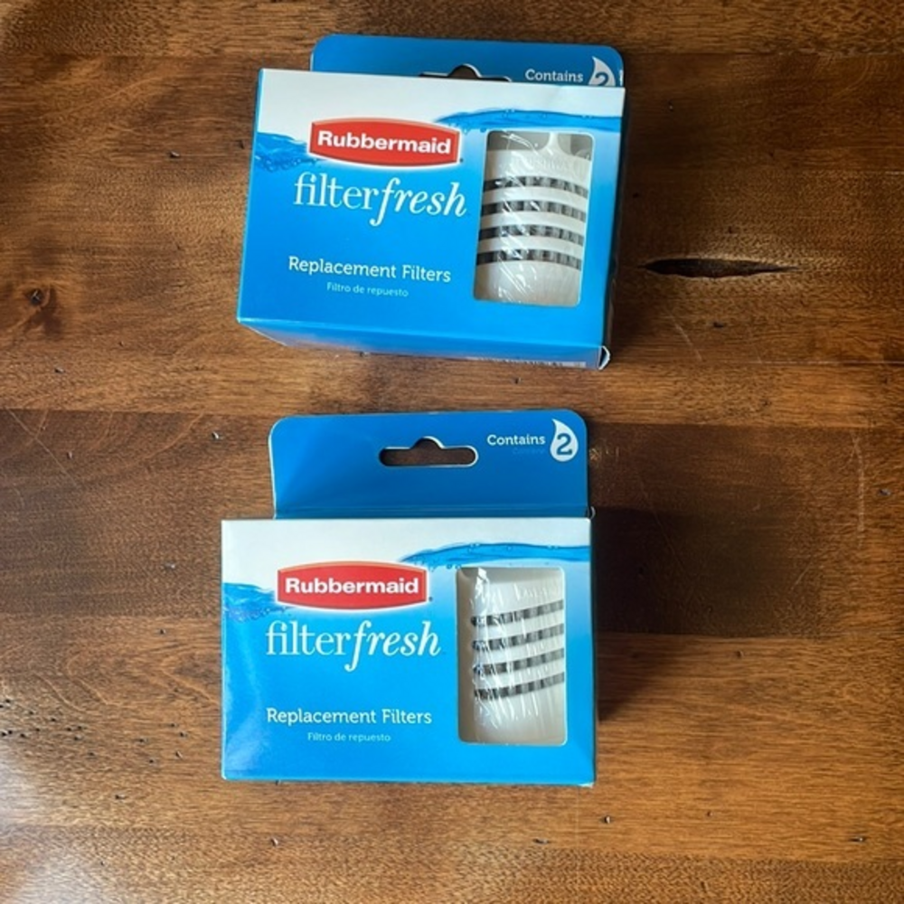 Rubbermaid Replacement Filters Two Packs four total‎ filters NIB